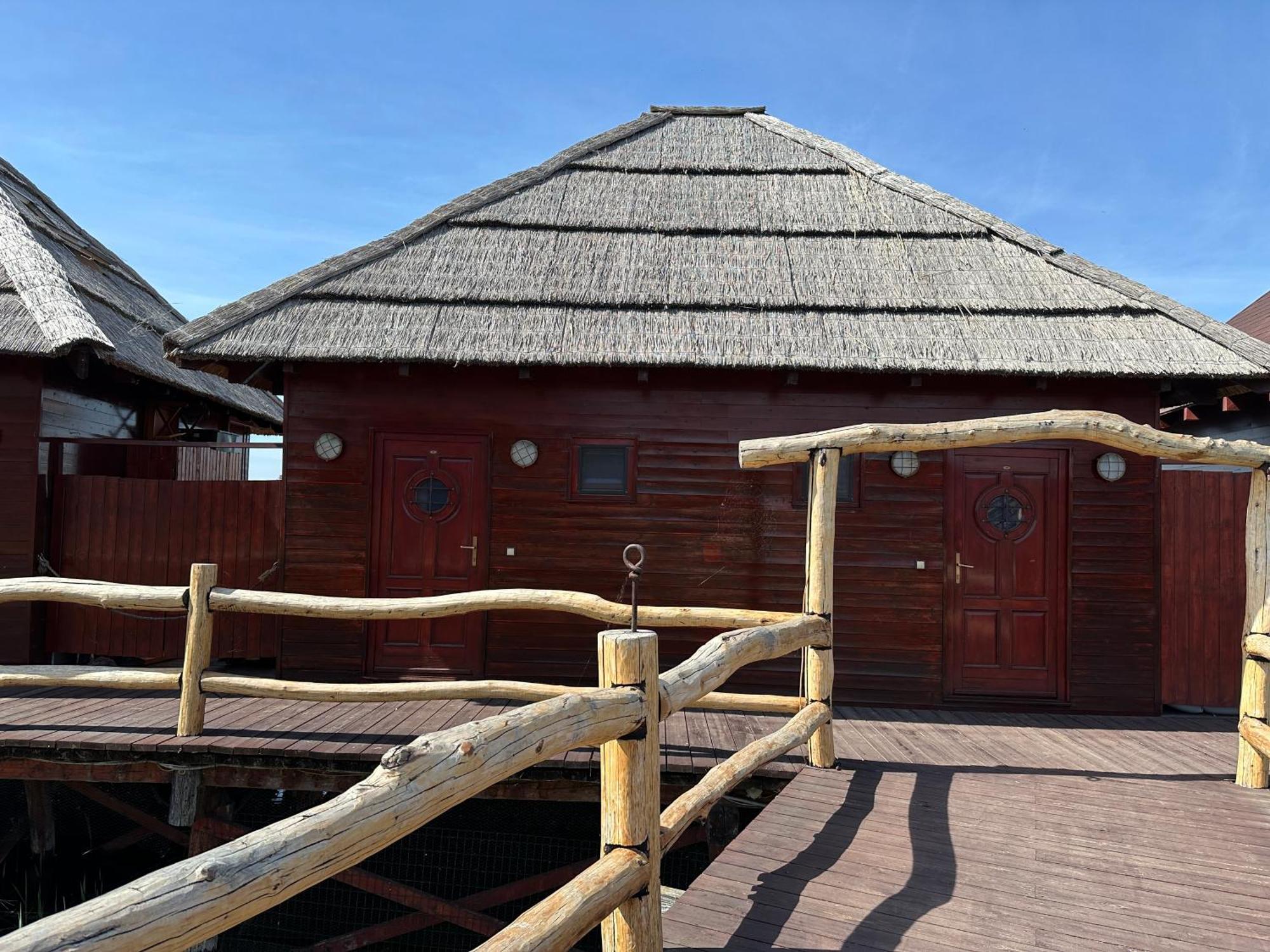 Tahiti Sunshine - Chatka Na Vode Senec Exterior foto