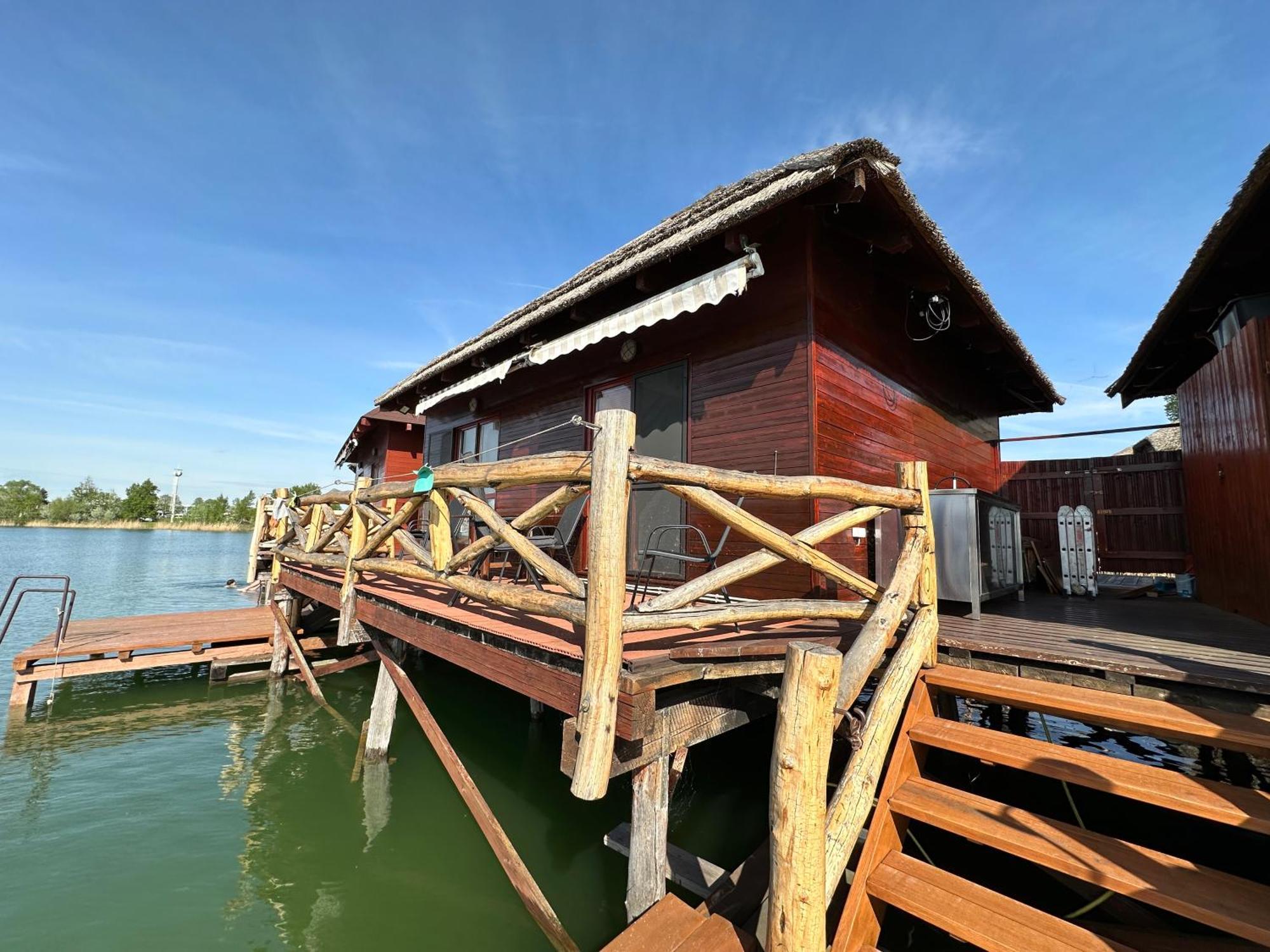 Tahiti Sunshine - Chatka Na Vode Senec Exterior foto