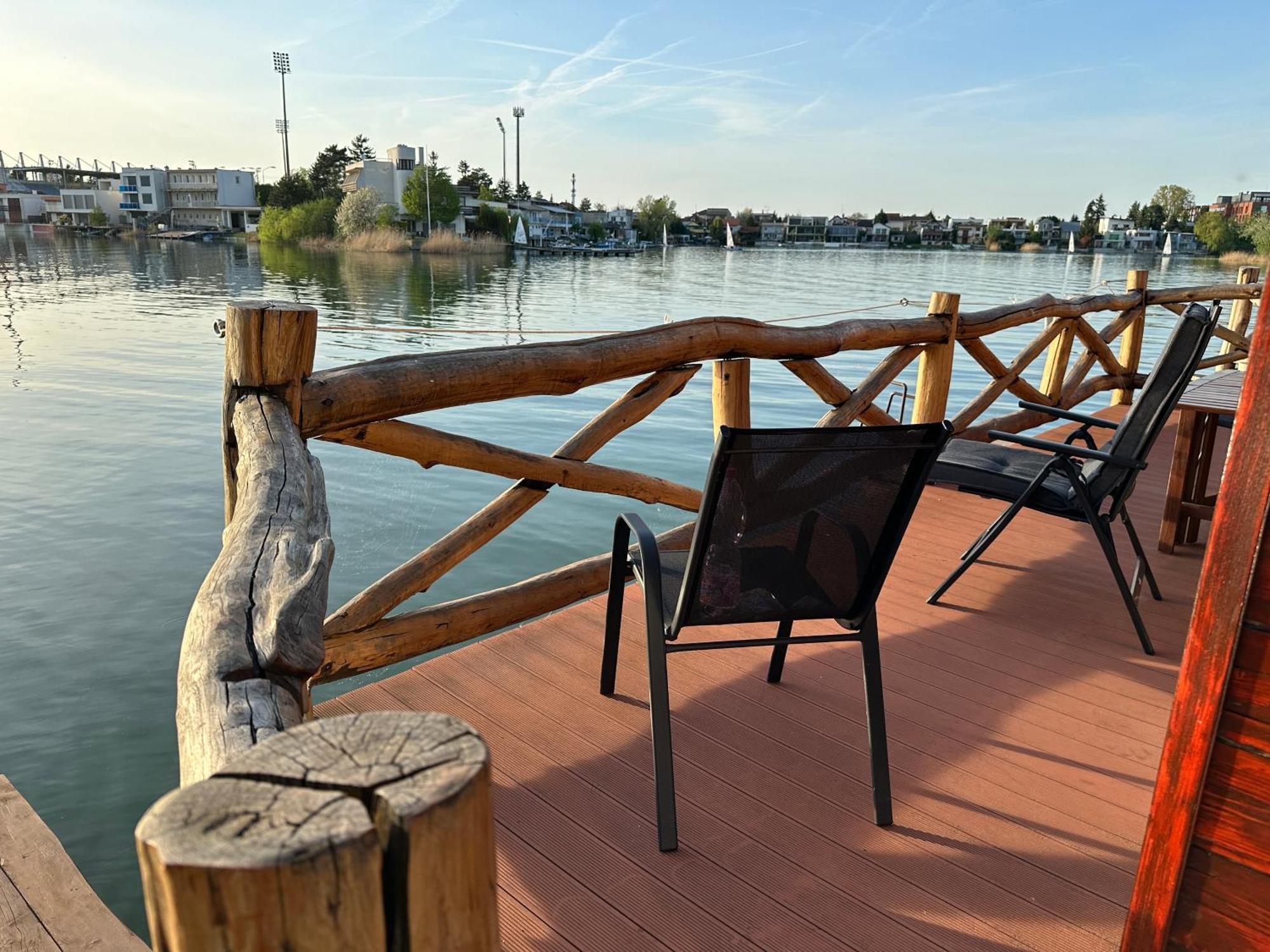 Tahiti Sunshine - Chatka Na Vode Senec Exterior foto